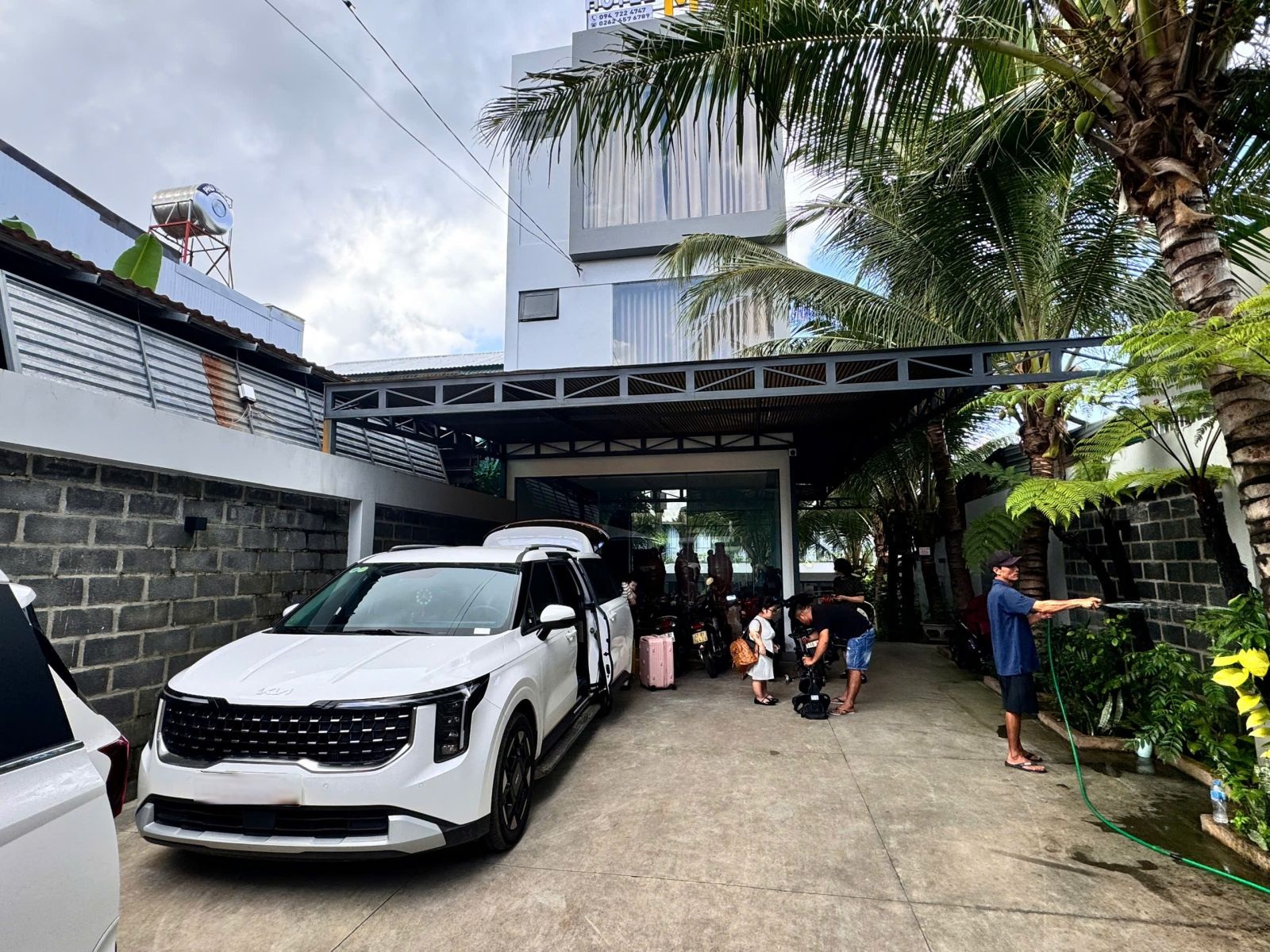 Thuê xe Carnival từ Hà Nội đi chùa Keo giá rẻ