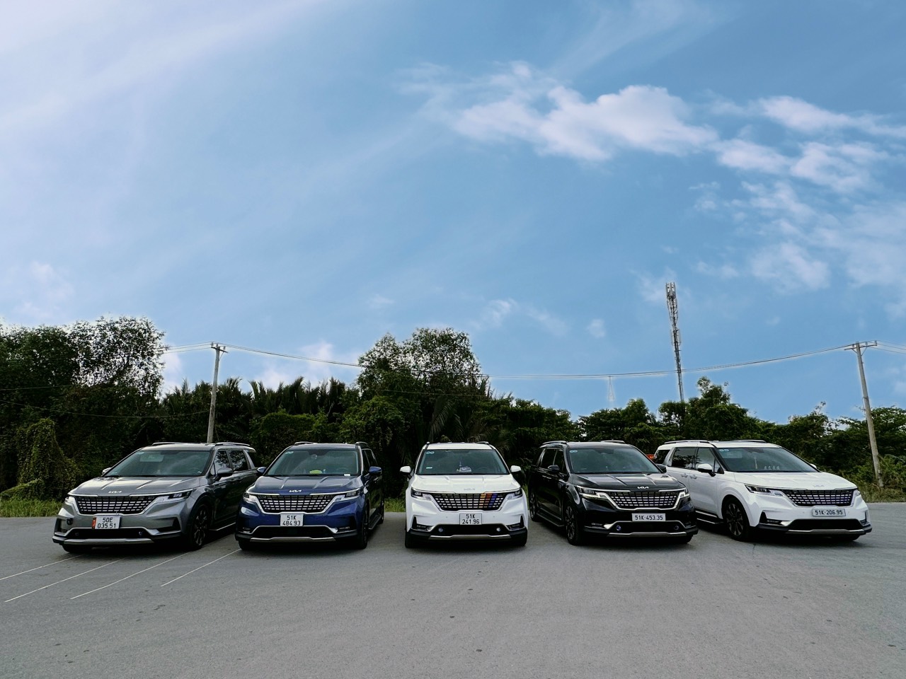 Thuê xe Carnival từ Hà Nội đi chùa Keo