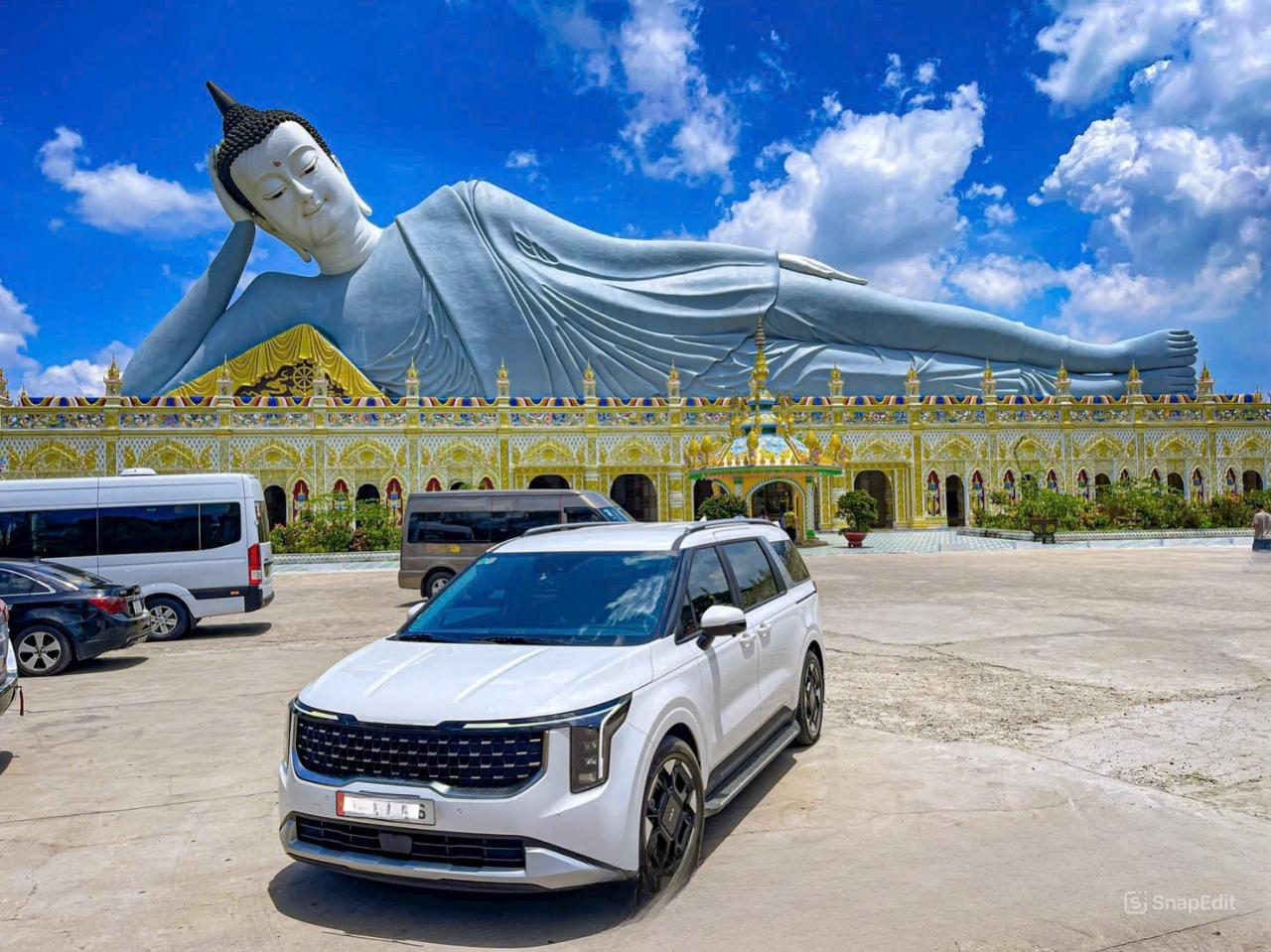 Thuê xe carnival đi chùa