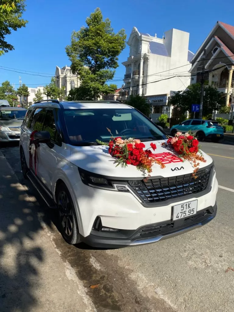 Thuê xe Carnival đám cưới sang trọng tiện nghi tại Hà Nội