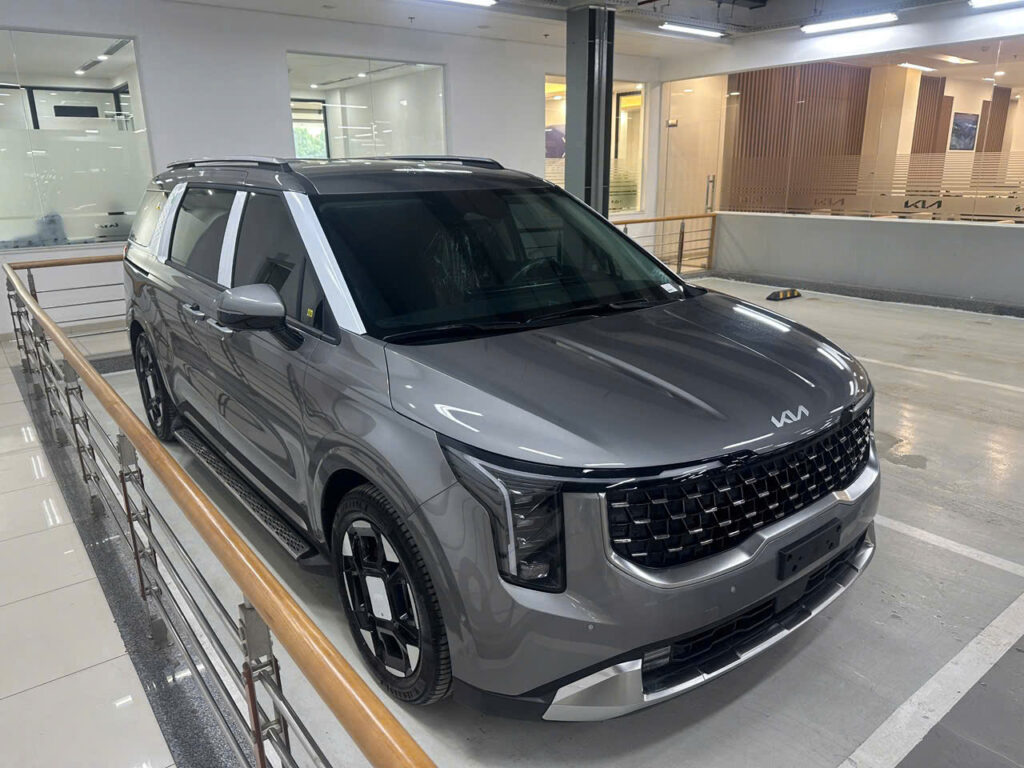 Thuê xe 7 chổ Kia Carnival